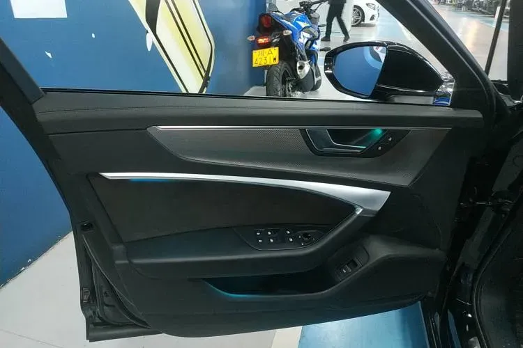 2019 Audi A6L 2.0T 224HP L4 7DCT,autocango,china used car exporter,china ev exporter,chinese used car exporter,chinese used ev exporter