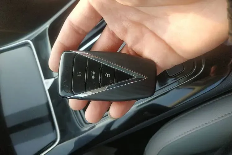 2023 Venucia Grand V DD-i 1.5T 163HP L4 E-CVT PHEV 18.4KWH,autocango,china used car exporter,china ev exporter,chinese used car exporter,chinese used ev exporter