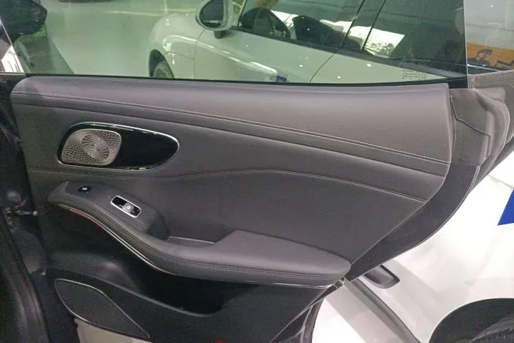 2022 Rising Auto R7 BEV 90KWH,autocango,china used car exporter,china ev exporter,chinese used car exporter,chinese used ev exporter