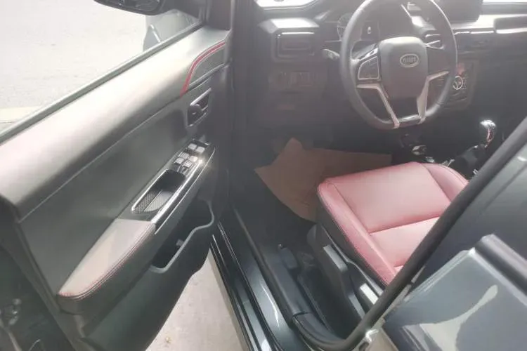 2022 SWM Big Tiger 1.5L 116HP L4 5MT,autocango,china used car exporter,china ev exporter,chinese used car exporter,chinese used ev exporter