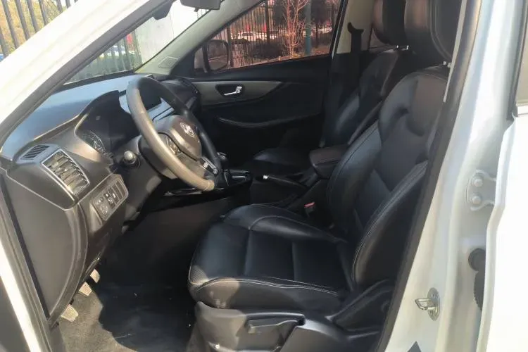 2018 DongFeng Fengon Fengon S560 1.8L 139HP L4 5MT,autocango,china used car exporter,china ev exporter,chinese used car exporter,chinese used ev exporter