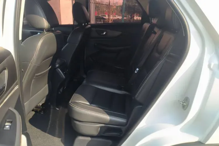 2018 DongFeng Fengon Fengon S560 1.8L 139HP L4 5MT,autocango,china used car exporter,china ev exporter,chinese used car exporter,chinese used ev exporter