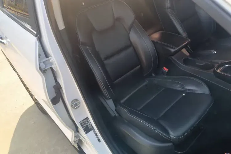 2018 DongFeng Fengon Fengon S560 1.8L 139HP L4 5MT,autocango,china used car exporter,china ev exporter,chinese used car exporter,chinese used ev exporter