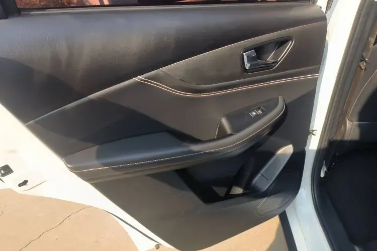 2018 DongFeng Fengon Fengon S560 1.8L 139HP L4 5MT,autocango,china used car exporter,china ev exporter,chinese used car exporter,chinese used ev exporter