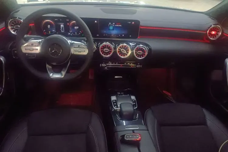 2020 Mercedes-Benz A Class 1.3T 163HP L4 7DCT,autocango,china used car exporter,china ev exporter,chinese used car exporter,chinese used ev exporter