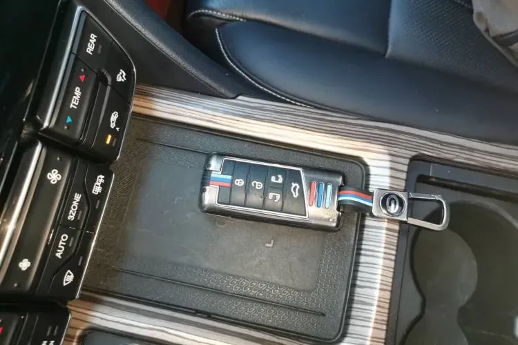 2019 GAC Trumpchi M8 2.0T 201HP L4 6AT,autocango,china used car exporter,china ev exporter,chinese used car exporter,chinese used ev exporter