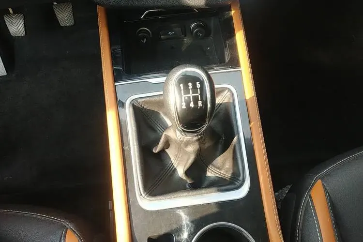 2017 Zotye T300 1.5L 112HP L4 5MT,autocango,china used car exporter,china ev exporter,chinese used car exporter,chinese used ev exporter