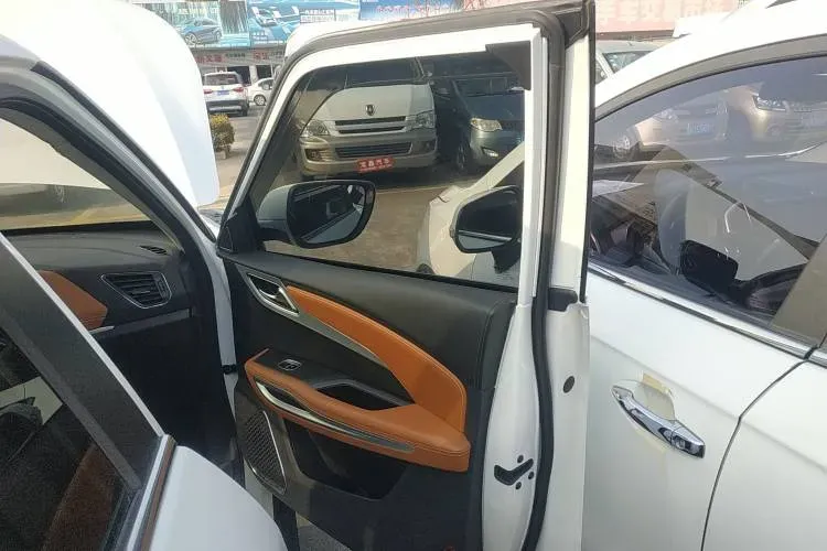 2017 Zotye T300 1.5L 112HP L4 5MT,autocango,china used car exporter,china ev exporter,chinese used car exporter,chinese used ev exporter