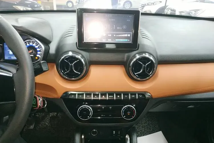 2016 BeiJing Auto Senova X35 1.5L 116HP L4 5MT,autocango,china used car exporter,china ev exporter,chinese used car exporter,chinese used ev exporter