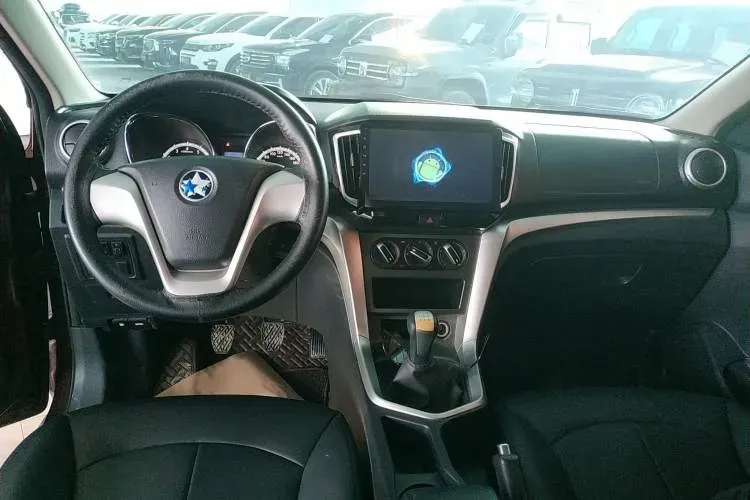 2015 Venucia T70 1.6L 121HP L4 5MT,autocango,china used car exporter,china ev exporter,chinese used car exporter,chinese used ev exporter