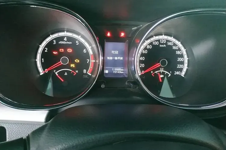 2015 Venucia T70 1.6L 121HP L4 5MT,autocango,china used car exporter,china ev exporter,chinese used car exporter,chinese used ev exporter