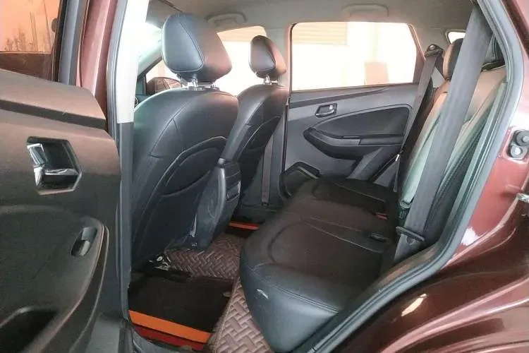 2015 Venucia T70 1.6L 121HP L4 5MT,autocango,china used car exporter,china ev exporter,chinese used car exporter,chinese used ev exporter