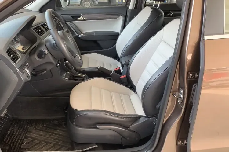 2014 Volkswagen Cross Lavida 1.6L 110HP L4 6AT,autocango,china used car exporter,china ev exporter,chinese used car exporter,chinese used ev exporter