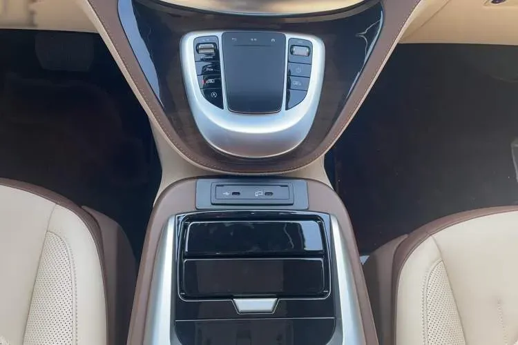 2023 AUXUN AUXUN 2.0T 211HP L4 9AT,autocango,china used car exporter,china ev exporter,chinese used car exporter,chinese used ev exporter