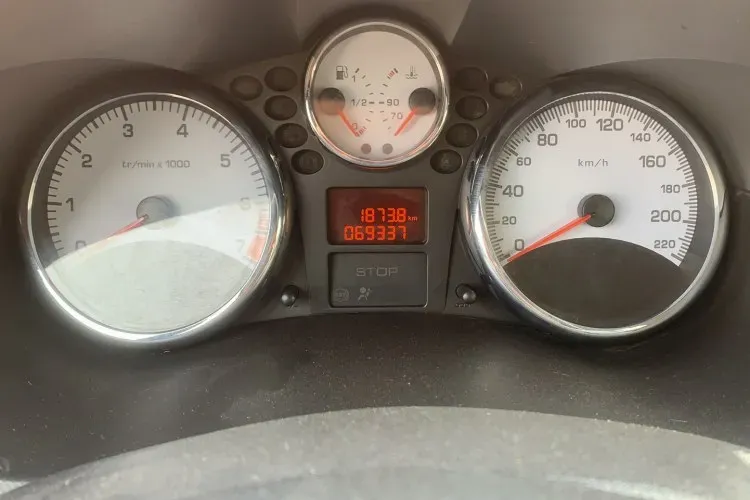 2013 Peugeot 207 1.4L 76HP L4 5MT,autocango,china used car exporter,china ev exporter,chinese used car exporter,chinese used ev exporter