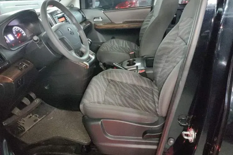 2021 DongFeng Forthing LingZhi Plus 2.0L 133HP L4 6MT,autocango,china used car exporter,china ev exporter,chinese used car exporter,chinese used ev exporter