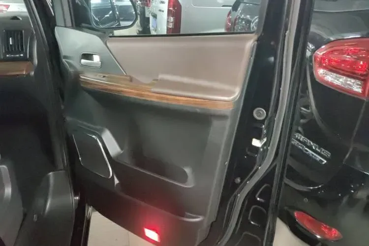 2021 DongFeng Forthing LingZhi Plus 2.0L 133HP L4 6MT,autocango,china used car exporter,china ev exporter,chinese used car exporter,chinese used ev exporter