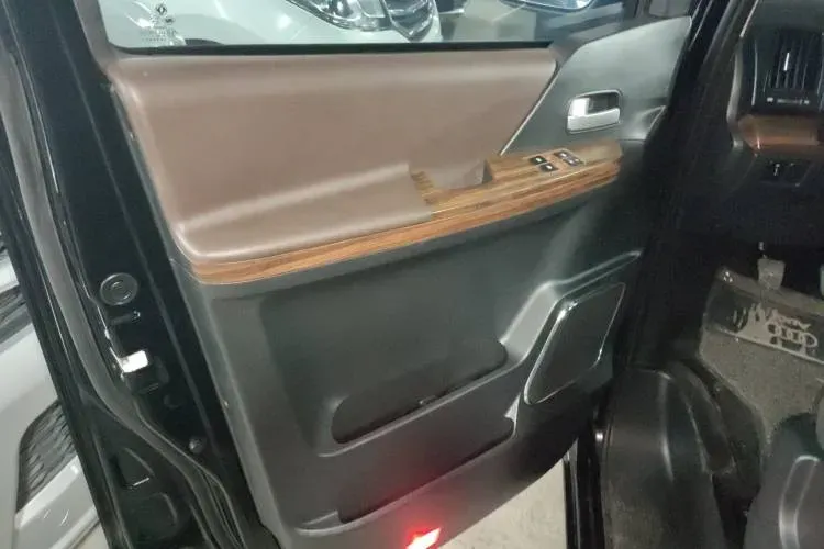 2021 DongFeng Forthing LingZhi Plus 2.0L 133HP L4 6MT,autocango,china used car exporter,china ev exporter,chinese used car exporter,chinese used ev exporter