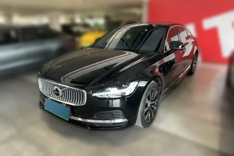 2021 Volvo S90 2.0T 303HP L4 8AT PHEV 11.6KWH