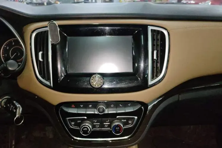 2017 JinBei F50 1.6L 118HP L4 5MT,autocango,china used car exporter,china ev exporter,chinese used car exporter,chinese used ev exporter