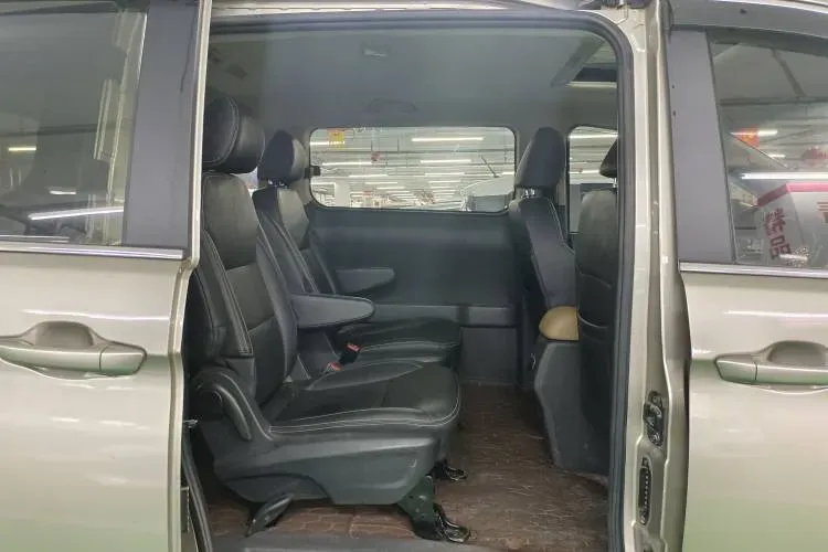 2017 JinBei F50 1.6L 118HP L4 5MT,autocango,china used car exporter,china ev exporter,chinese used car exporter,chinese used ev exporter