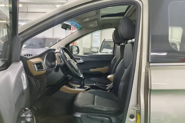 2017 JinBei F50 1.6L 118HP L4 5MT,autocango,china used car exporter,china ev exporter,chinese used car exporter,chinese used ev exporter