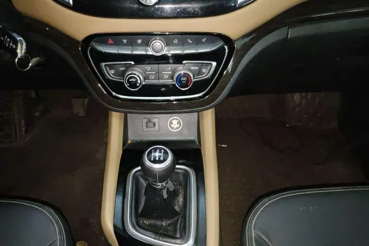 2017 JinBei F50 1.6L 118HP L4 5MT,autocango,china used car exporter,china ev exporter,chinese used car exporter,chinese used ev exporter