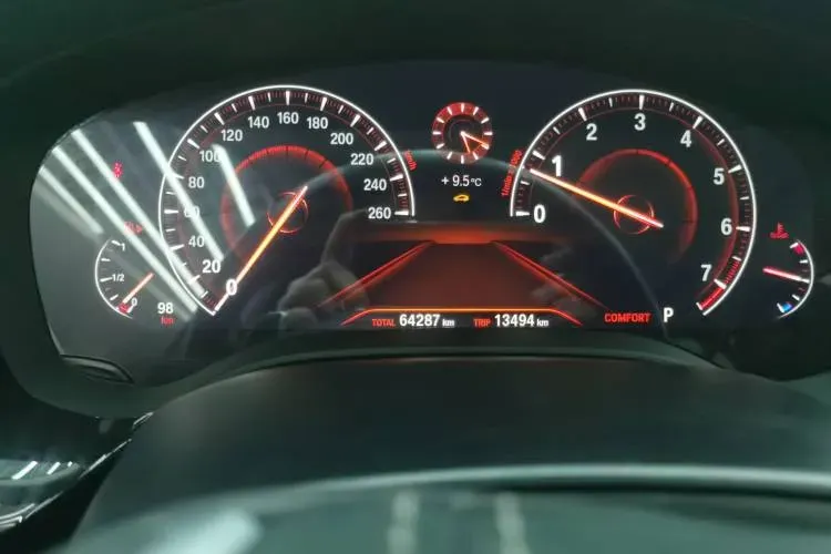 2019 BMW 5 Series 2.0T 252HP L4 8AT,autocango,china used car exporter,china ev exporter,chinese used car exporter,chinese used ev exporter