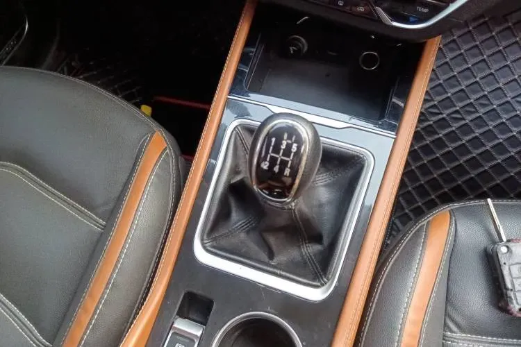 2017 Zotye T300 1.5L 112HP L4 5MT,autocango,china used car exporter,china ev exporter,chinese used car exporter,chinese used ev exporter