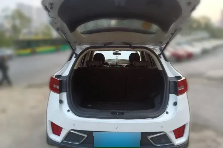 2017 Zotye T300 1.5L 112HP L4 5MT,autocango,china used car exporter,china ev exporter,chinese used car exporter,chinese used ev exporter