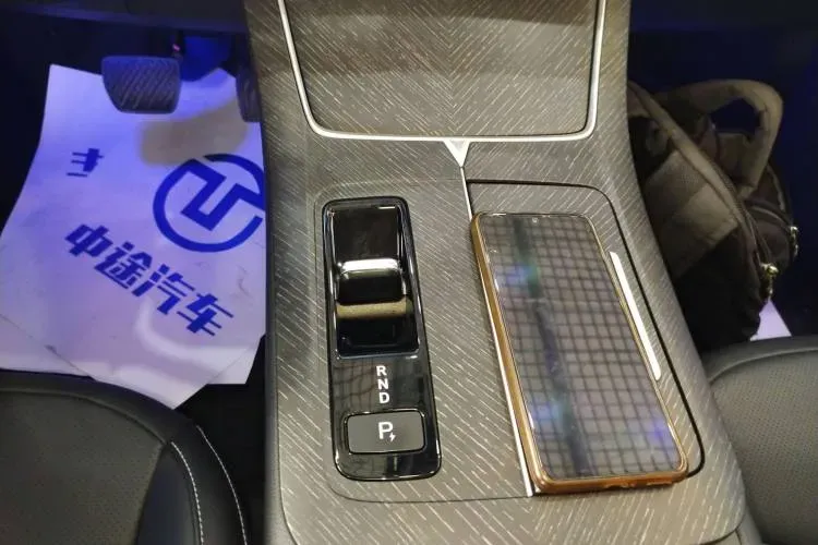 2023 Venucia Grand V DD-i 1.5T 163HP L4 E-CVT PHEV 18.4KWH,autocango,china used car exporter,china ev exporter,chinese used car exporter,chinese used ev exporter