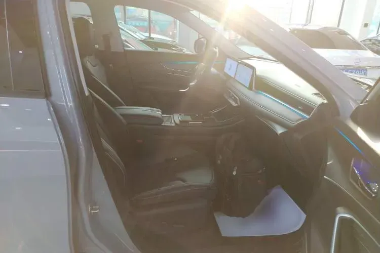 2023 Venucia Grand V DD-i 1.5T 163HP L4 E-CVT PHEV 18.4KWH,autocango,china used car exporter,china ev exporter,chinese used car exporter,chinese used ev exporter