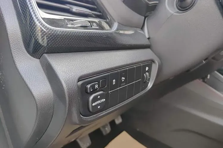 2017 ChangAn Oshan A800 1.6L 125HP L4 5MT,autocango,china used car exporter,china ev exporter,chinese used car exporter,chinese used ev exporter