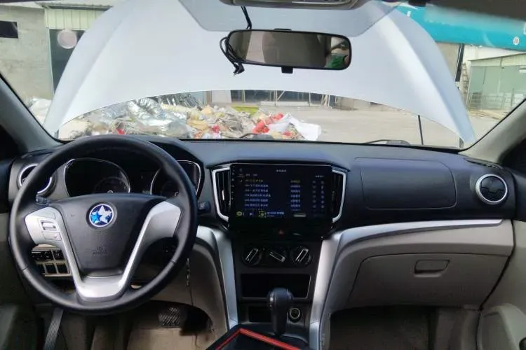 2015 Venucia T70 2.0L 144HP L4 CVT,autocango,china used car exporter,china ev exporter,chinese used car exporter,chinese used ev exporter