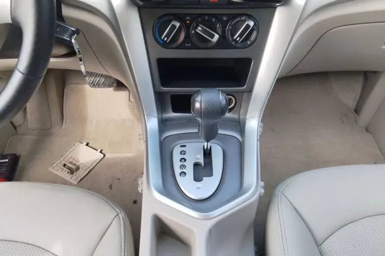 2015 Venucia T70 2.0L 144HP L4 CVT,autocango,china used car exporter,china ev exporter,chinese used car exporter,chinese used ev exporter