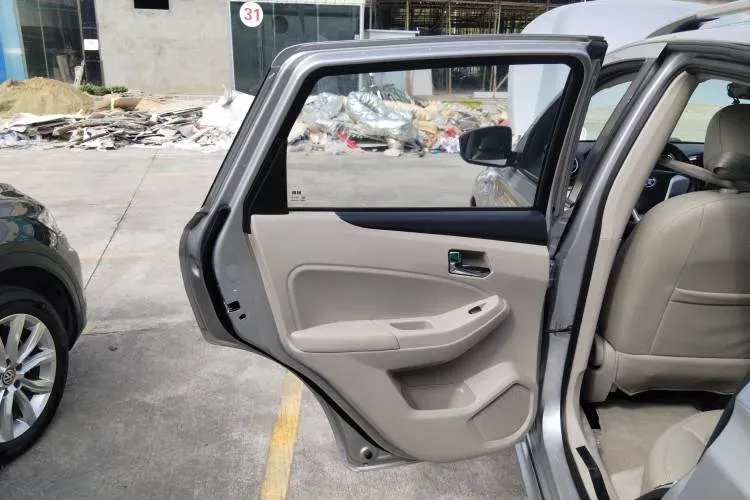 2015 Venucia T70 2.0L 144HP L4 CVT,autocango,china used car exporter,china ev exporter,chinese used car exporter,chinese used ev exporter