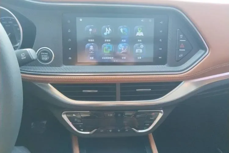 2017 Zotye T300 1.5L 112HP L4 5MT,autocango,china used car exporter,china ev exporter,chinese used car exporter,chinese used ev exporter