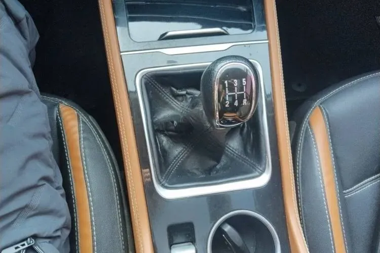 2017 Zotye T300 1.5L 112HP L4 5MT,autocango,china used car exporter,china ev exporter,chinese used car exporter,chinese used ev exporter