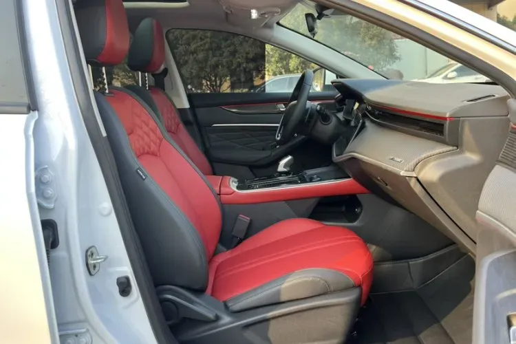 2021 DongFeng Aeolus YiXuan MAX 1.5T 190HP L4 7DCT,autocango,china used car exporter,china ev exporter,chinese used car exporter,chinese used ev exporter