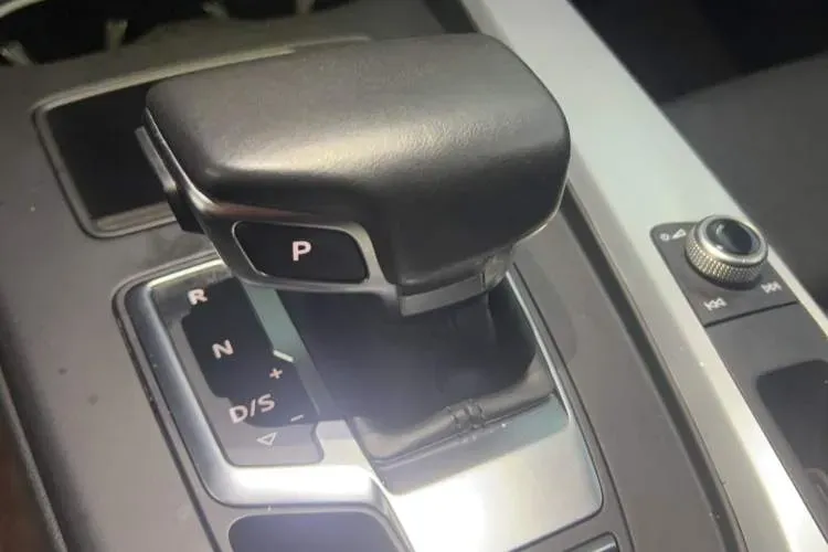 2020 Audi A4L 2.0T 190HP L4 7DCT,autocango,china used car exporter,china ev exporter,chinese used car exporter,chinese used ev exporter