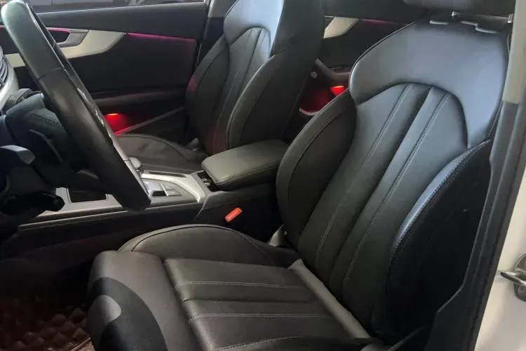 2020 Audi A4L 2.0T 190HP L4 7DCT,autocango,china used car exporter,china ev exporter,chinese used car exporter,chinese used ev exporter