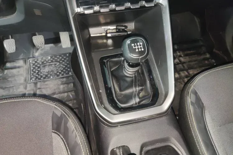 2020 BaoJun RS-3 1.5L 99HP L4 6MT,autocango,china used car exporter,china ev exporter,chinese used car exporter,chinese used ev exporter