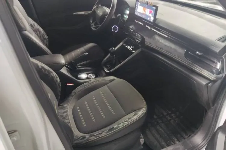 2020 BaoJun RS-3 1.5L 99HP L4 6MT,autocango,china used car exporter,china ev exporter,chinese used car exporter,chinese used ev exporter