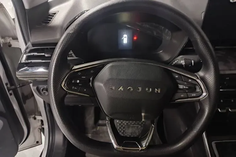 2020 BaoJun RS-3 1.5L 99HP L4 6MT,autocango,china used car exporter,china ev exporter,chinese used car exporter,chinese used ev exporter