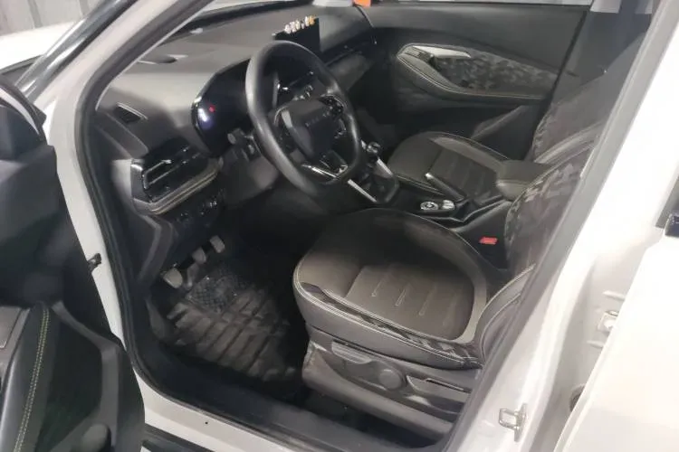 2020 BaoJun RS-3 1.5L 99HP L4 6MT,autocango,china used car exporter,china ev exporter,chinese used car exporter,chinese used ev exporter