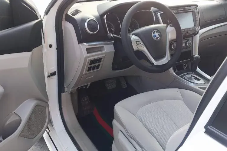 2015 Venucia T70 2.0L 144HP L4 CVT,autocango,china used car exporter,china ev exporter,chinese used car exporter,chinese used ev exporter