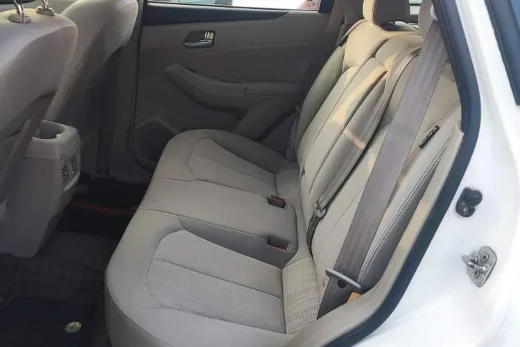 2015 Venucia T70 2.0L 144HP L4 CVT,autocango,china used car exporter,china ev exporter,chinese used car exporter,chinese used ev exporter