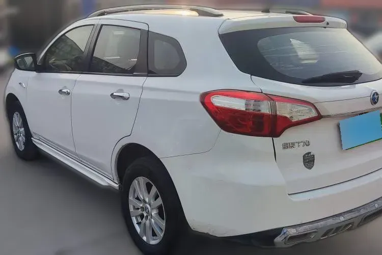 2015 Venucia T70 2.0L 144HP L4 CVT,autocango,china used car exporter,china ev exporter,chinese used car exporter,chinese used ev exporter