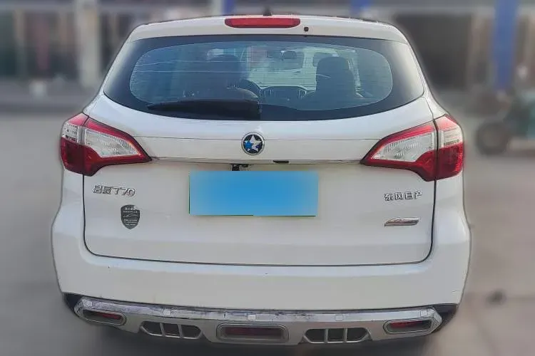 2015 Venucia T70 2.0L 144HP L4 CVT,autocango,china used car exporter,china ev exporter,chinese used car exporter,chinese used ev exporter