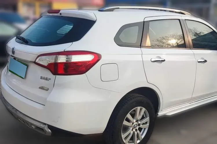 2015 Venucia T70 2.0L 144HP L4 CVT,autocango,china used car exporter,china ev exporter,chinese used car exporter,chinese used ev exporter